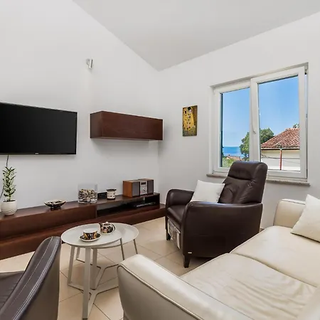 Pet Friendly In Porozina