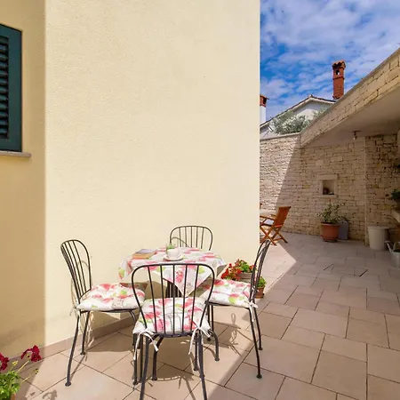 Pet Friendly In Porozina