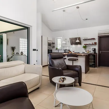 Pet Friendly In With Kitchen * Porozina